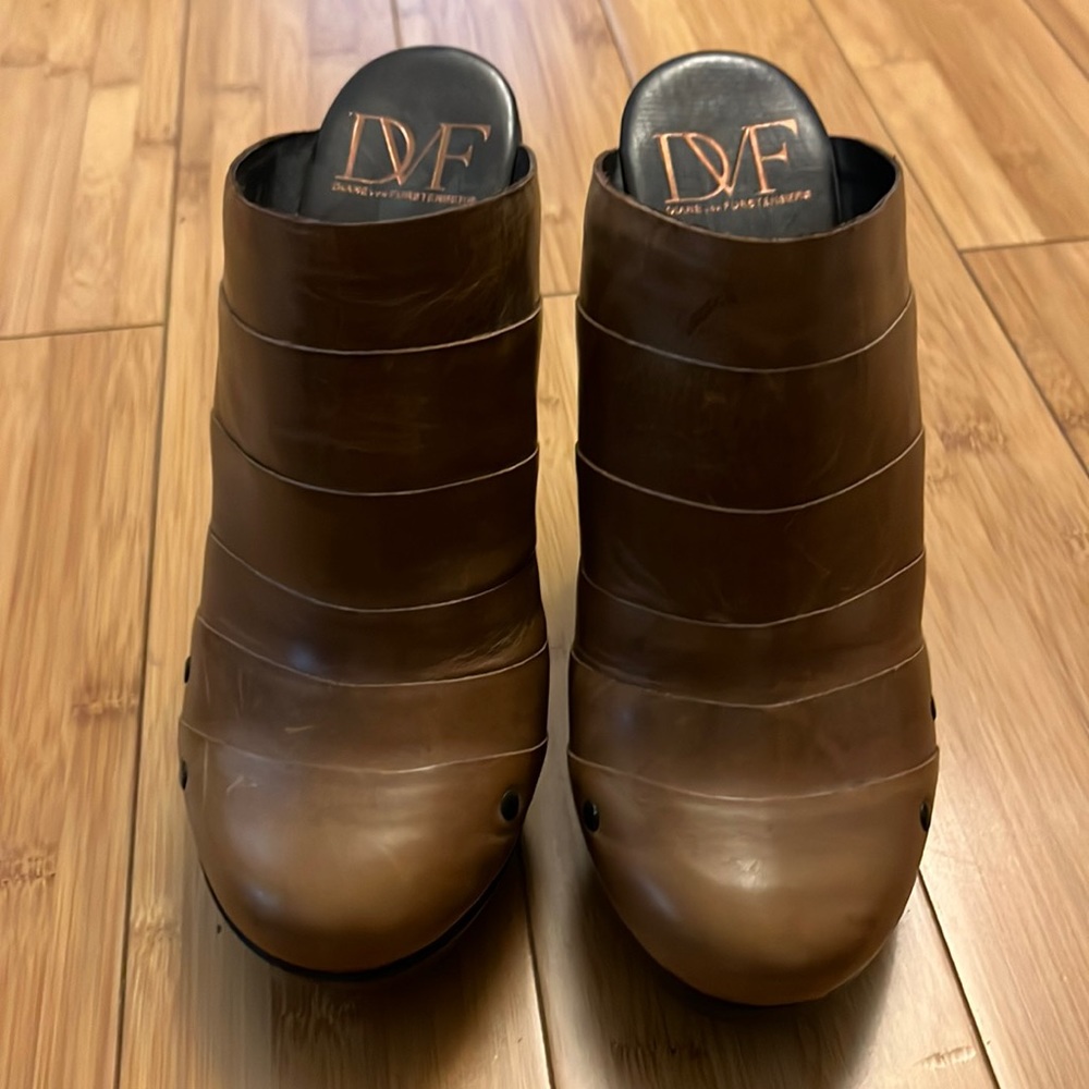 DVF Shoes size 7 1/2 never worn